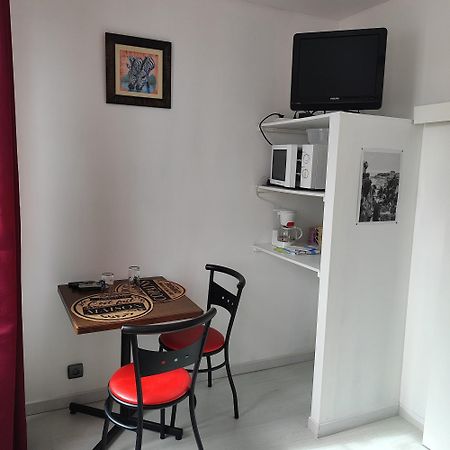 Gite Pour 6 Ou Chambre Pour 2 A Formigny Eksteriør billede
