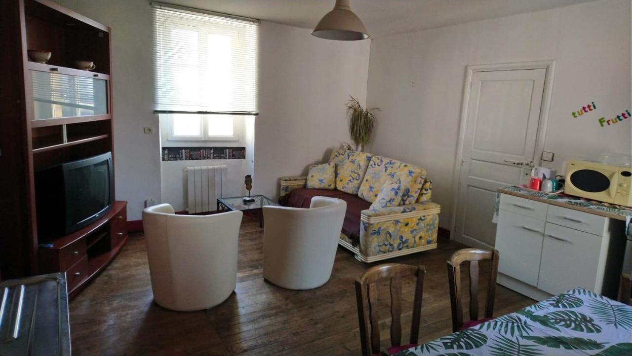 Gite Pour 6 Ou Chambre Pour 2 A Formigny Eksteriør billede